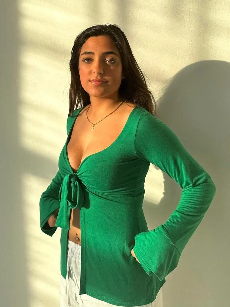 Merle – Elegant blus med knutdetalj