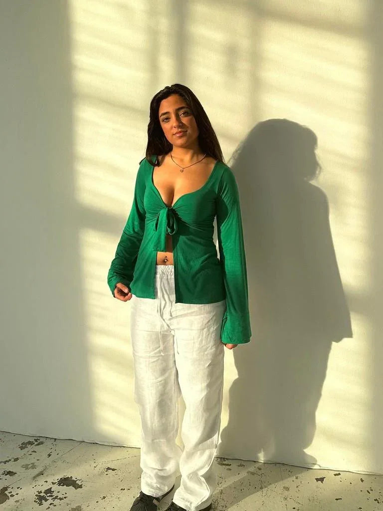 Merle – Elegant blus med knutdetalj