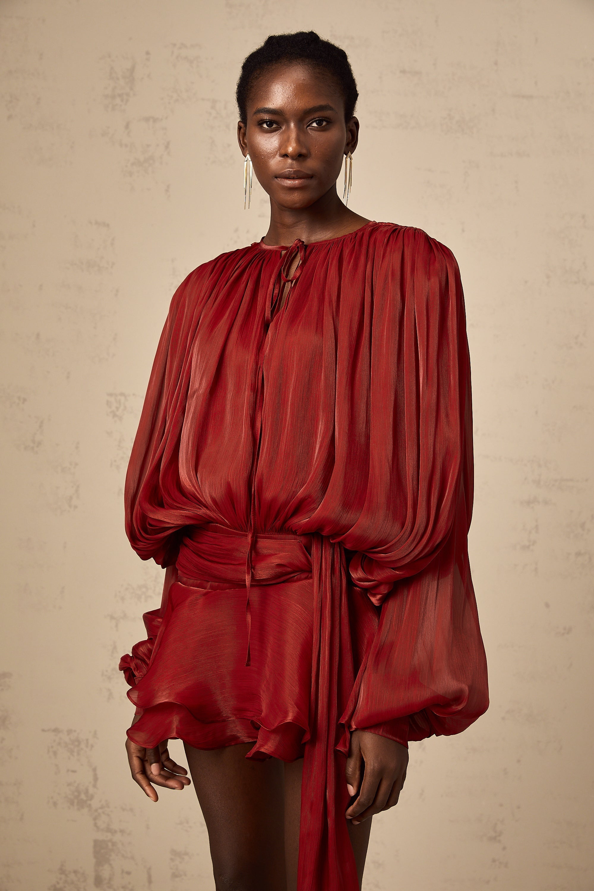 Ella - Mini Volang Klänning med Fåll Eugénie Röd