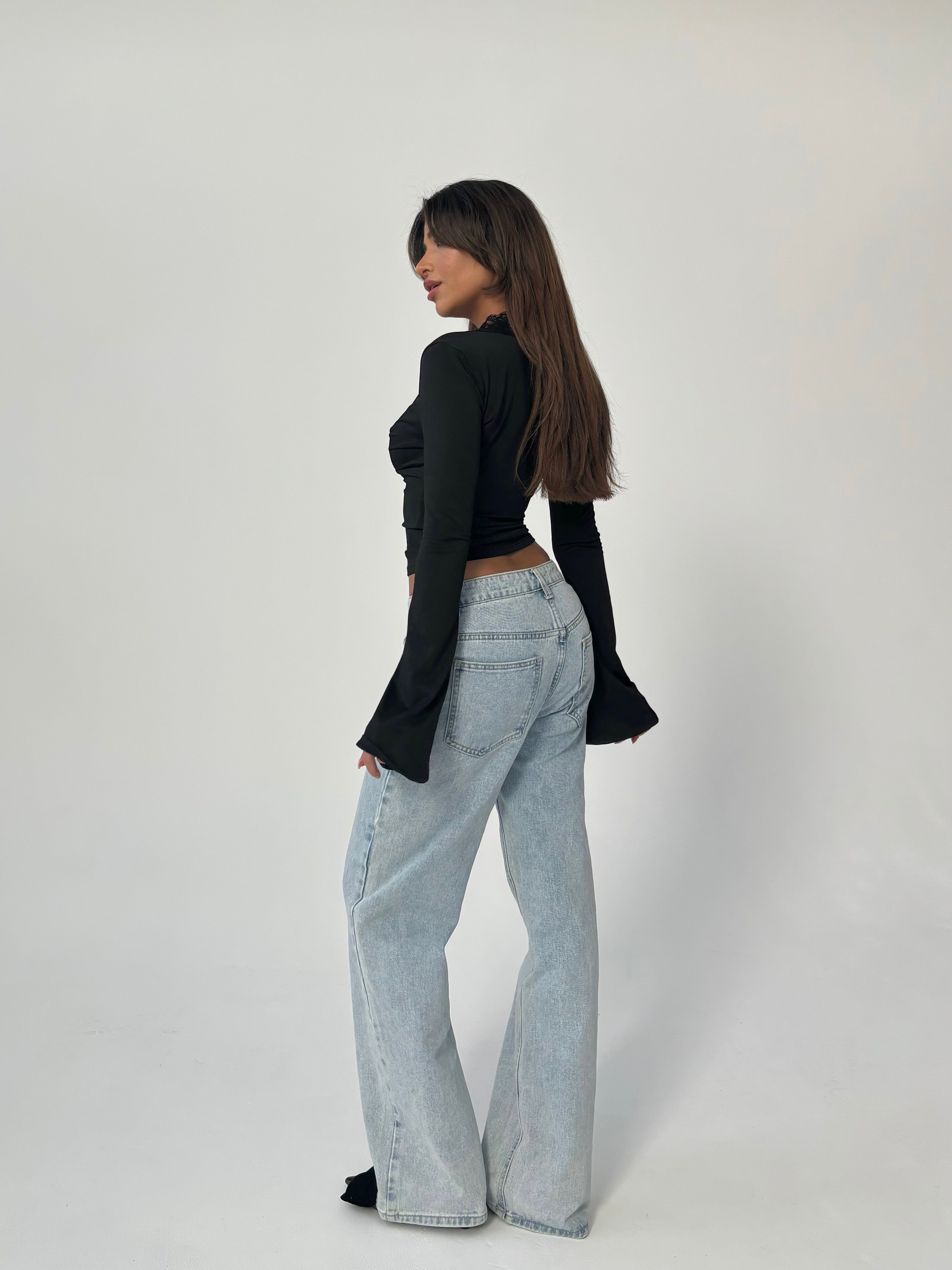 CLARA | Topp i spets