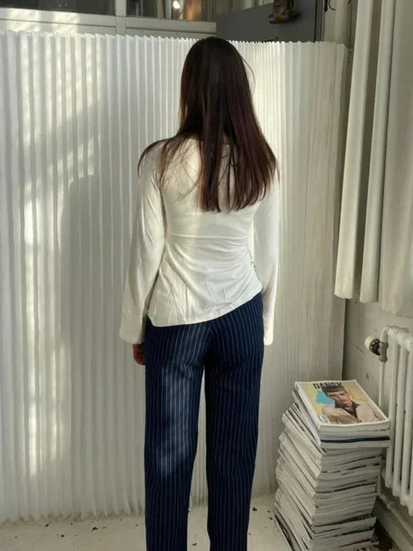 Merle – Elegant blus med knutdetalj