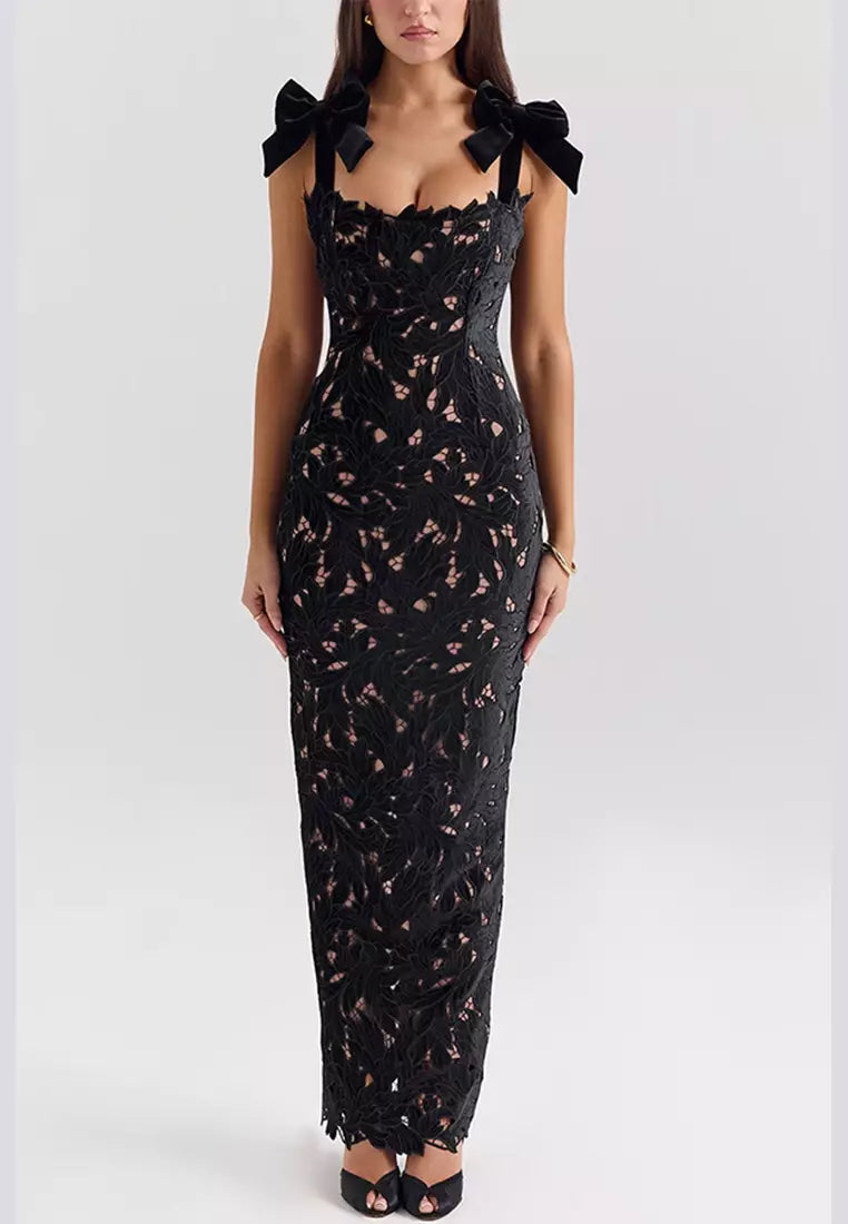 Veronica - Maxiklänning med knytetopp och broderade kanter