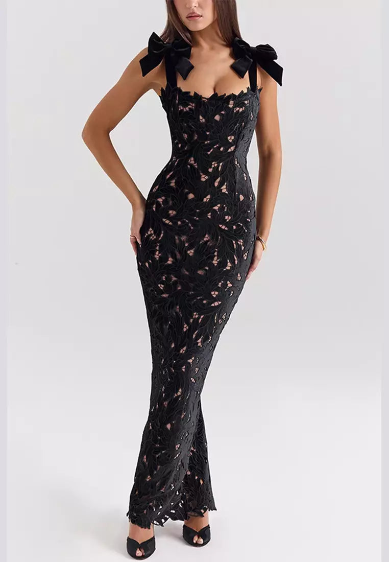 Veronica - Maxiklänning med knytetopp och broderade kanter